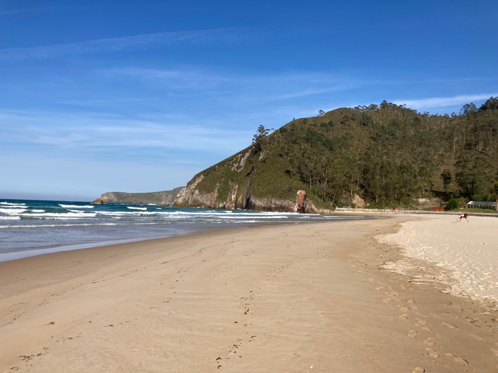 Beach at Pimiango: man doing Capoeira.